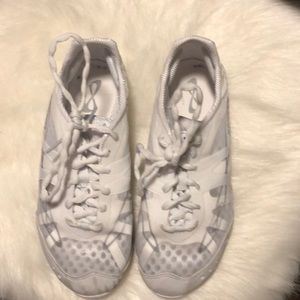 Cheer nfiniti shoes
